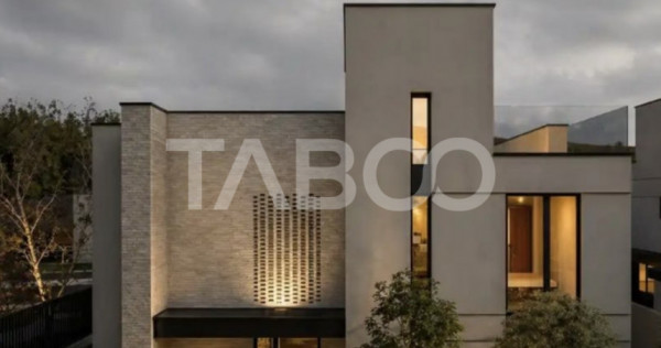 Casa individuala de vanzare la stadiul semifinisat in cartie
