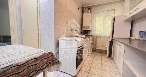 Apartament cu 2 camere, etajul 1, balcon, loc de parcare, zona central