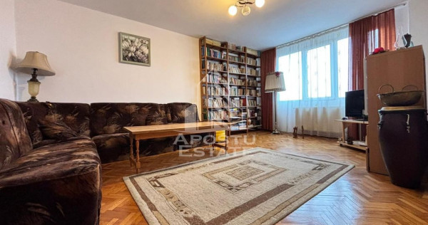 Apartament cu 3 camere de vanzare, boxa, zona Take Ionescu, Timisoara