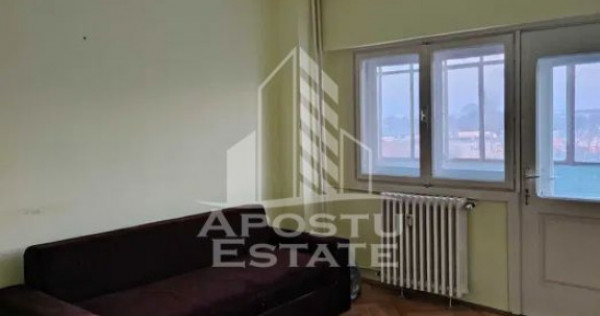 Apartament cu 3 camere, 2 bai,2 balcoane, etaj intermediar,Iuliu Maniu