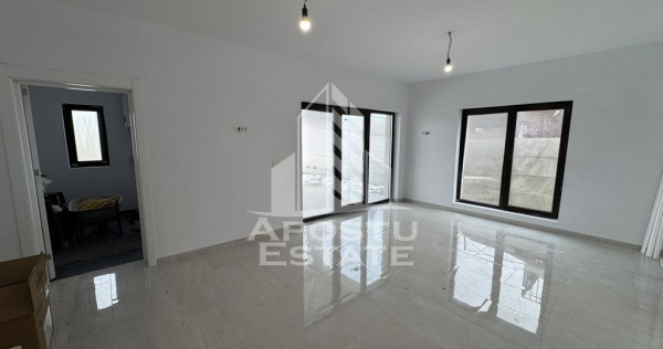 Duplex cu 5 camere si 3 bai, complet finalizat, disponibil imediat.