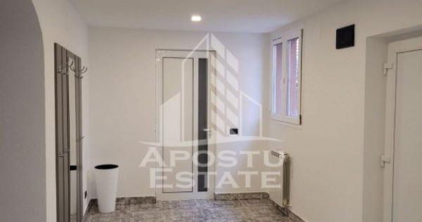 Casa desfasurata pe doua niveluri,zona Podgoria