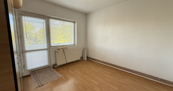 Apartament cu 3 camere, decomandat, 2 balcoane - Soarelui