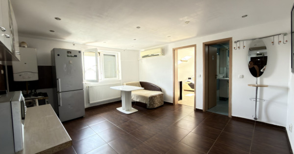Apartament 3 camere, Semidecomandat, 55 mp utili - zona Buco
