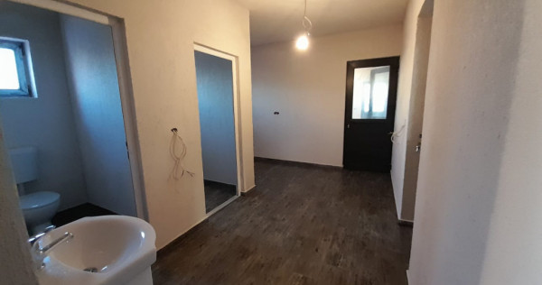 Hala cu 600 mp utili, 4 incaperi de birouri - Mehala