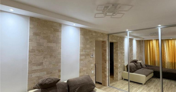 Apartament de cu 4 camere zona Racadau