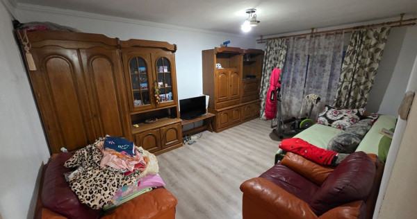 Apartament 3 camere zona Poarta 6