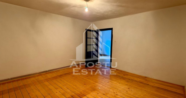 Casa individuala de vanzare pe parter Girocului