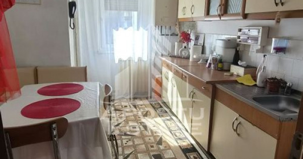 Comision 0%! Apartament cu 4 camere, et 3, Blvd. Dacia, Hunedoara