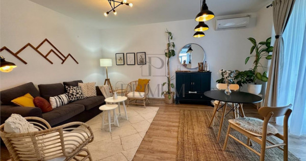 Triplex pe colt - mobilat si utilat complet - zona excelenta