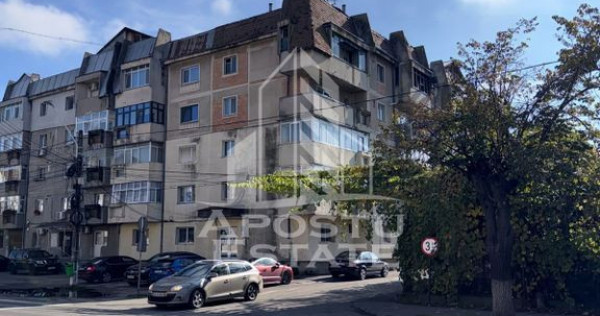Apartament cu 3 camere, 2 bai, de vazare, etaj intermediar, Gaiesti