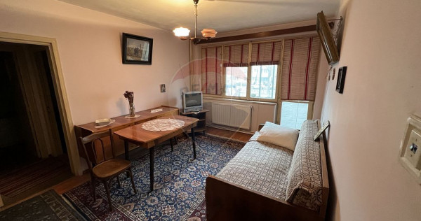 Apartament cu 3 camere de vânzare în zona Scolilor
