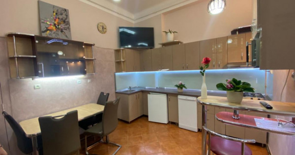 Apartament 3 camere Centru