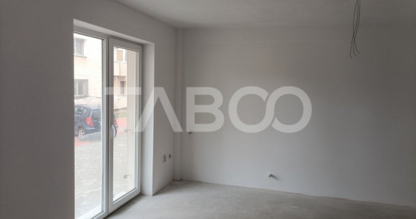 Apartament bloc nou 2 camere 50 mpu parter parcare privata S