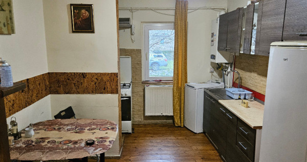Apartament 3 camere decomandat in Deva pe Liliacului, parter