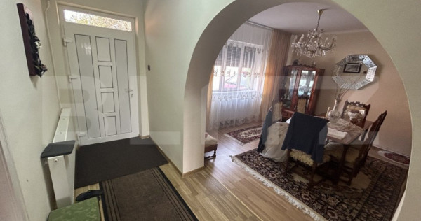 Casa cu 4 camere zona Rogerius
