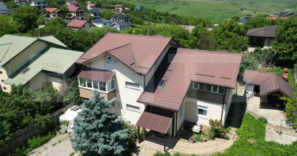 Casa cu 7 camere, 400 mp, 1500 mp de teren, Breazu