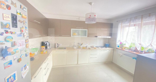 Casa de 630 mp si teren 600 mp, mobilata si utilata, zona Ce