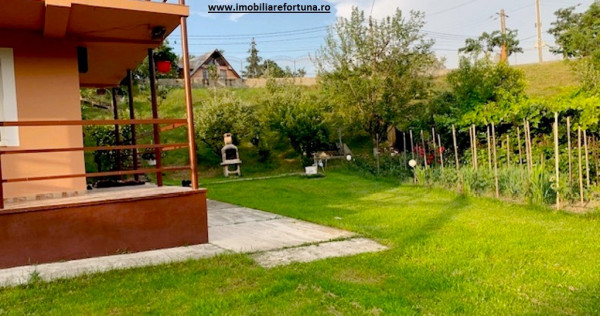 Casa in oras, cu priveliste de vis, la poalele padurii