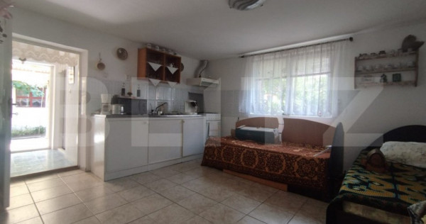 Casa batraneasca , vatra veche, teren 675, 2 fronturi strada