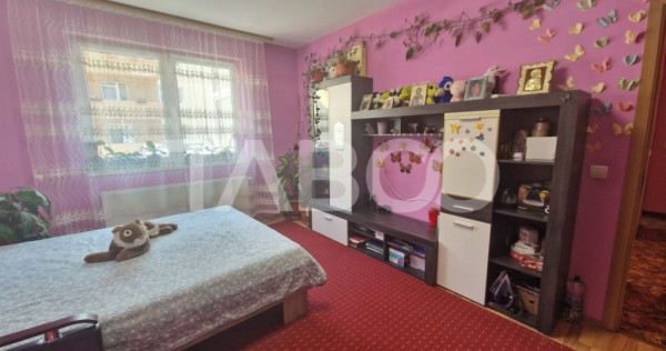 Apartament de vanzare 2 camere decomandate cu parcare si bal