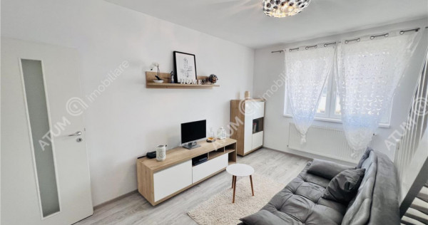 Apartament cu 3 camere balcon si loc parcare zona Arhitectil