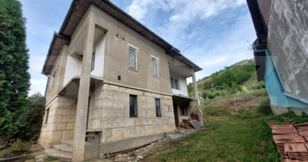 Casă individuală, finisată exterior, cu 1943 mp teren, Su