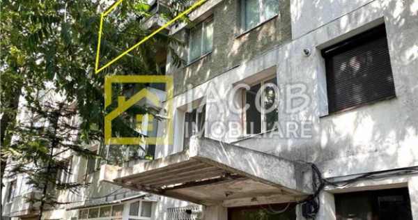 Apartament 3 camere - necesita RENOVARE - str. Avram Iancu,