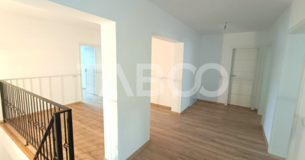 Casa 10 camere 390 mp utili - pe strada Calea Poplacii din S