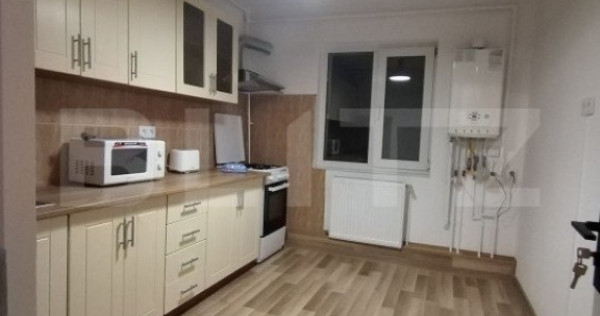 Apartament 3 camere decomandat, zona Piata 1 Mai