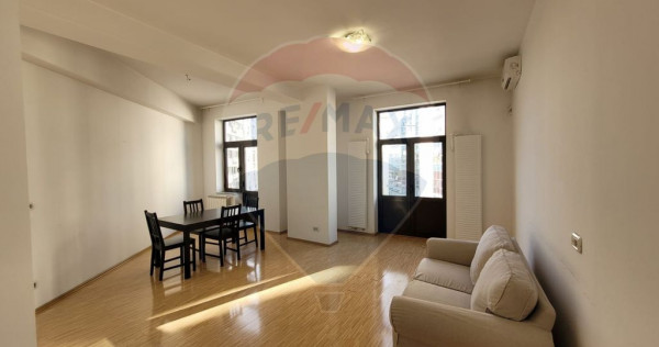 Apartament cu 3 camere de închiriat în zona Universitate