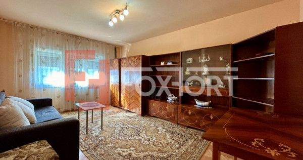 Apartament cu 2 camere decomandat, etaj intermediar - zona A