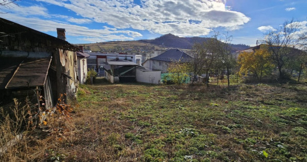 Casa la ROSU, in centrul Mun.Moinesti!