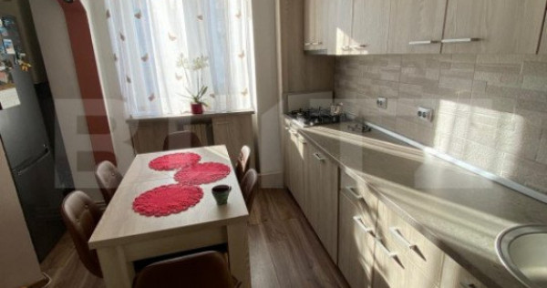 Apartament 2 camere decomandate, etaj intermediar, zona Zori