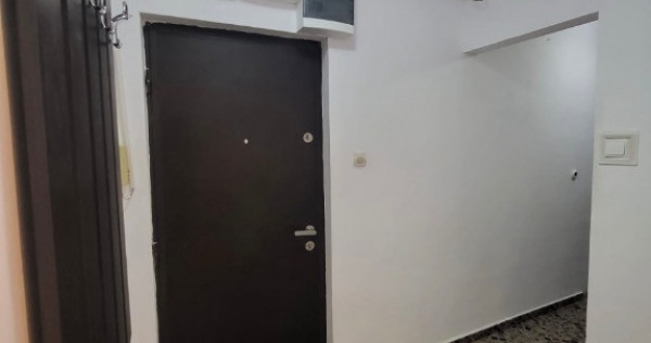 De vânzare apartament cu 3 camere/utilat/mobilat