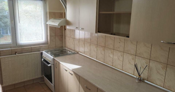 Apartament 3 camere - DECOMANDAT- Bulevardul Chișinău