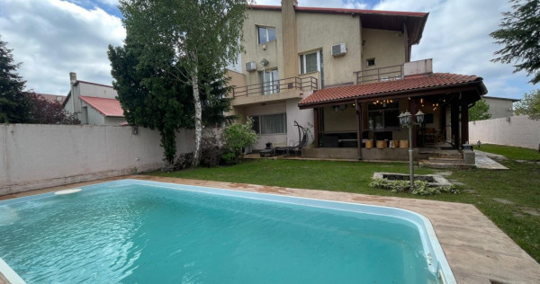 Oportunitate unica vila cu piscina privata si curte