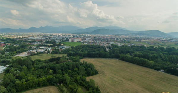 8.000 mp teren intravilan, Tractorul, Brasov