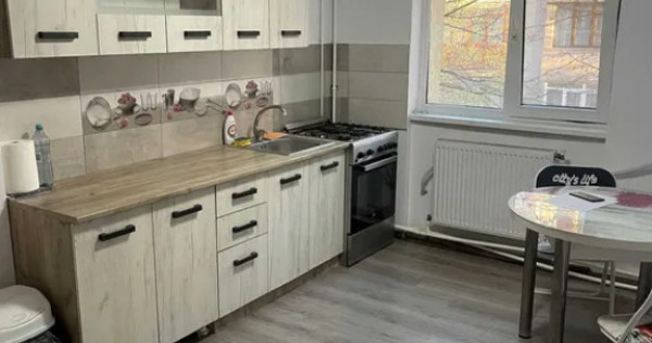 Apartament cu 3 camere decomandate Zona Burdujeni - Cuza Voda 1