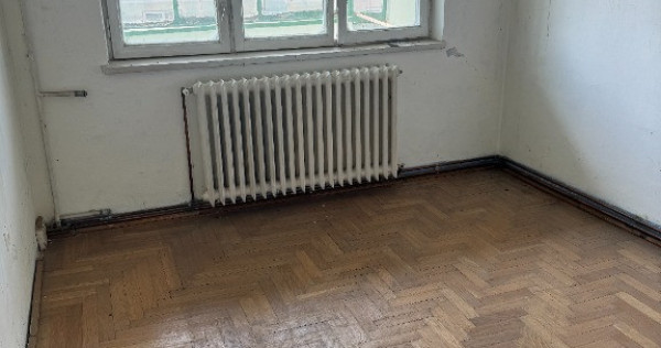 Vand apartament cu 3 camere