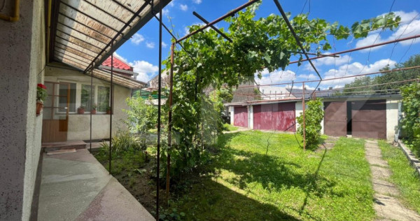 Casă cu 3 camere, 161 mp, cu curte comună, zona-ultracentr