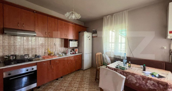 Casă cu 3 camere, 161 mp, cu curte comună, zona-ultracentr