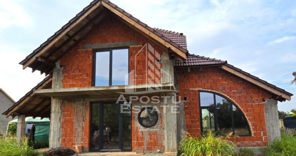Casa la rosu, de vanzare, in Curtici, jud. Arad.