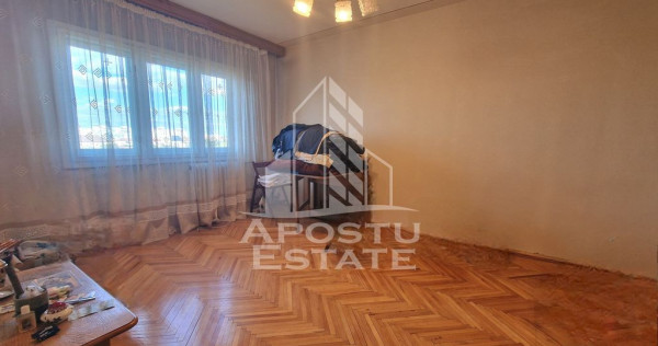 Apartament 3 camere, decomandat, etaj intermediar, zona G...