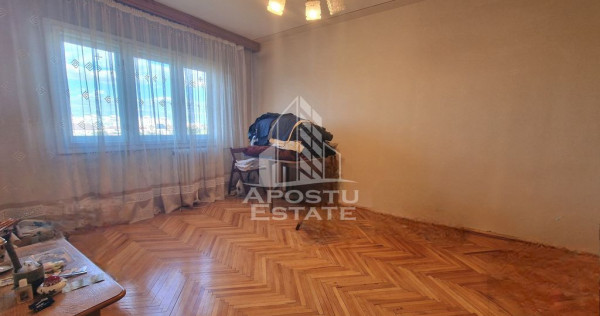 Apartament 3 camere, decomandat, etaj intermediar, zona G...