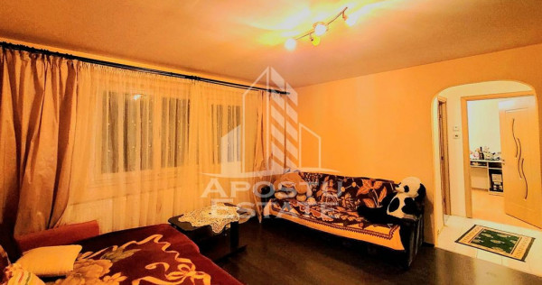 Apartament cu 2 camere, etaj intermediar, centrala propri...