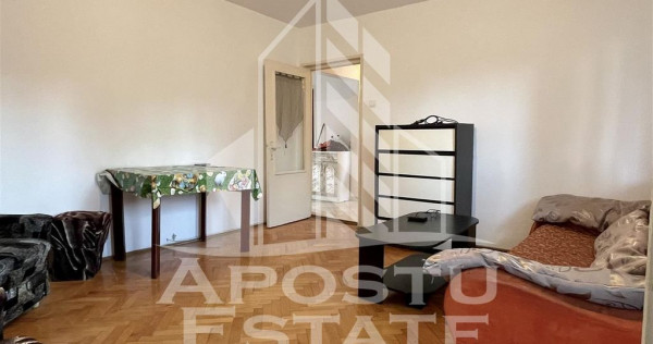 Apartament trei camere decomandat etaj intermediar