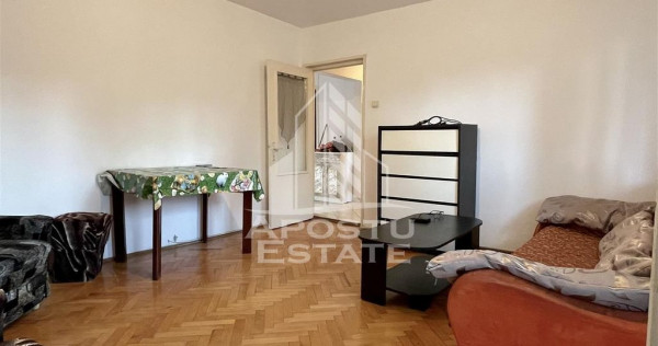 Apartament trei camere decomandat etaj intermediar