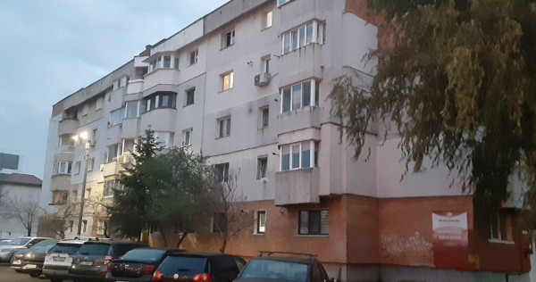 Apartament doua camere deco Stefan cel Mare parter bucatarie mare, gol