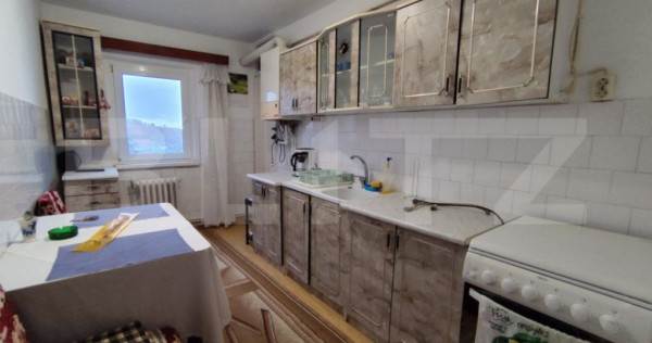 Apartament 3 camere, 65mp, zona Cugir